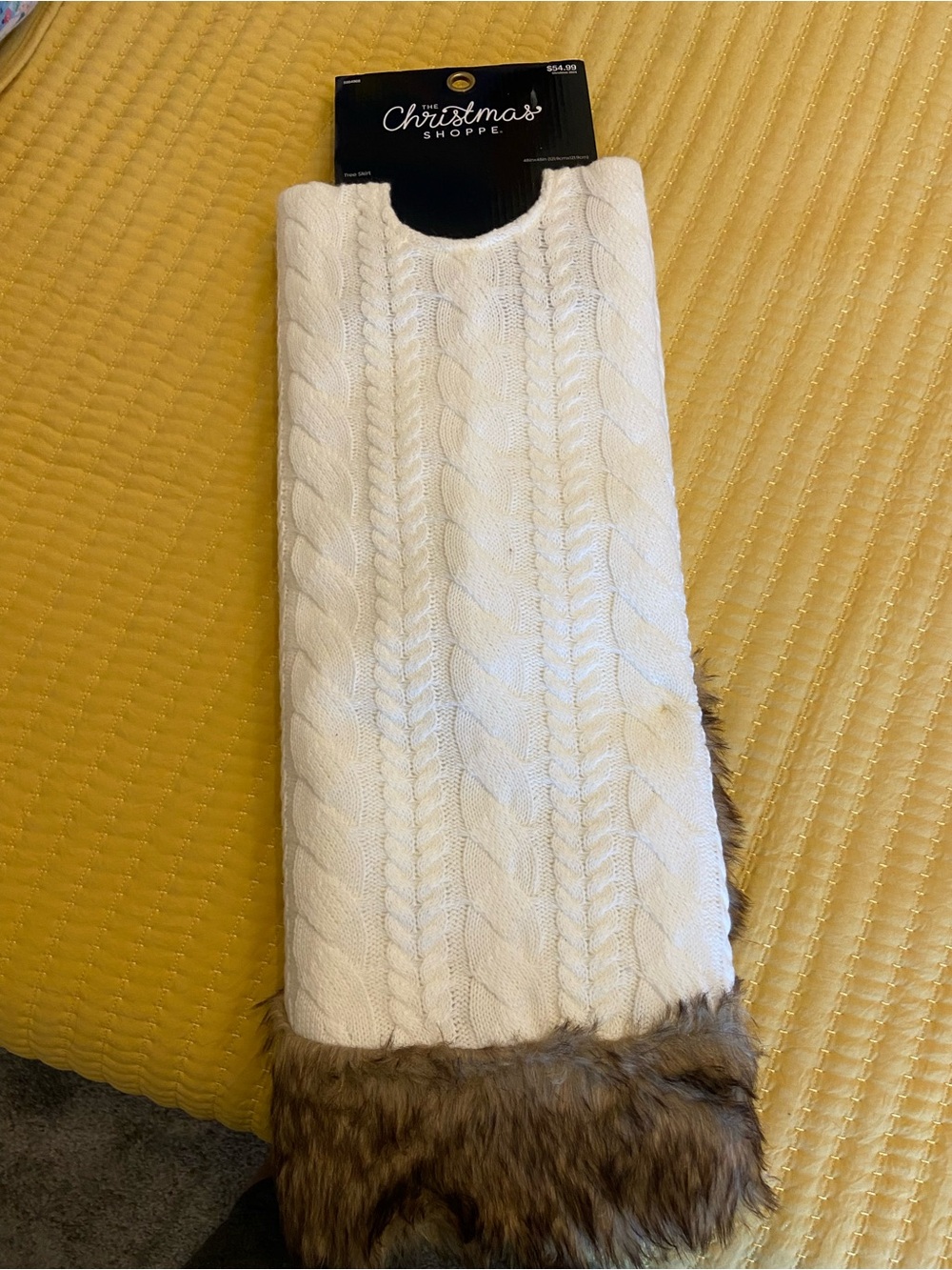 The Christmas Shoppe Cable Knit tree skirt with Faux Fur Trim - White